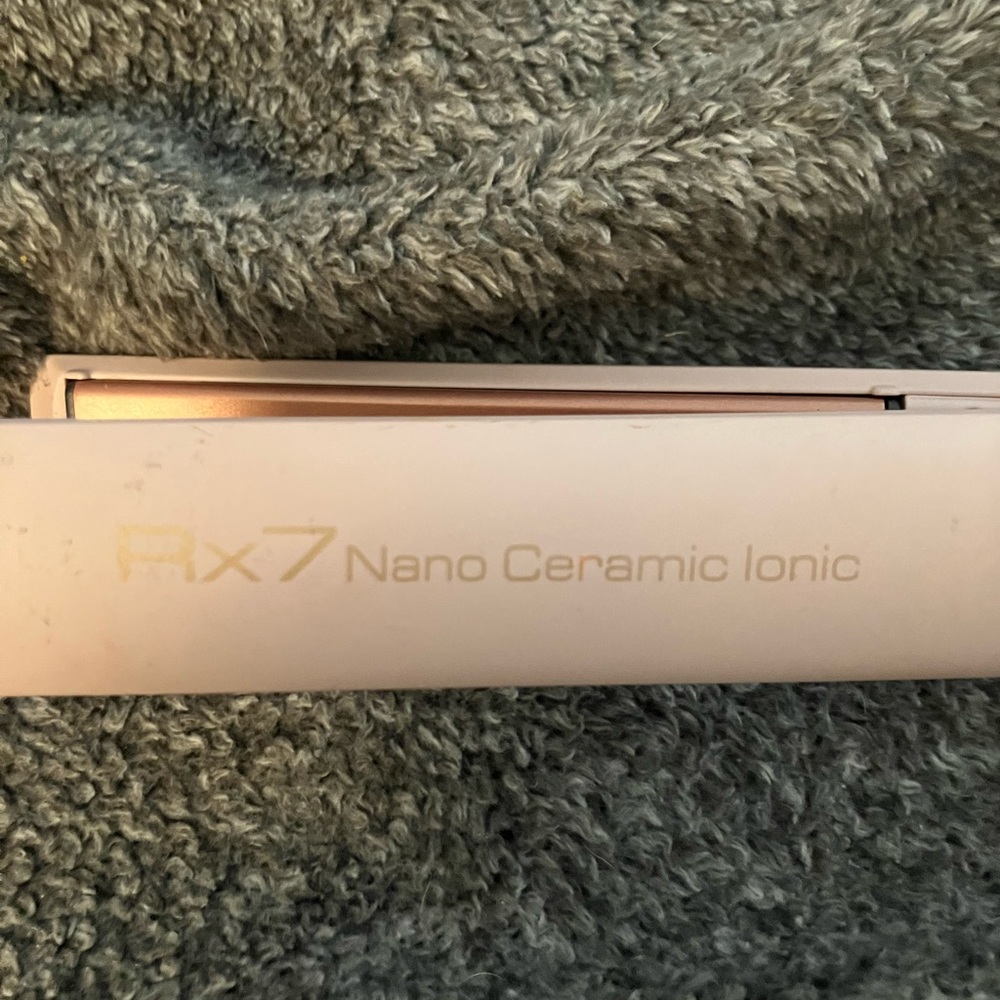 Rx7 ceramic flat iron.perfect condition